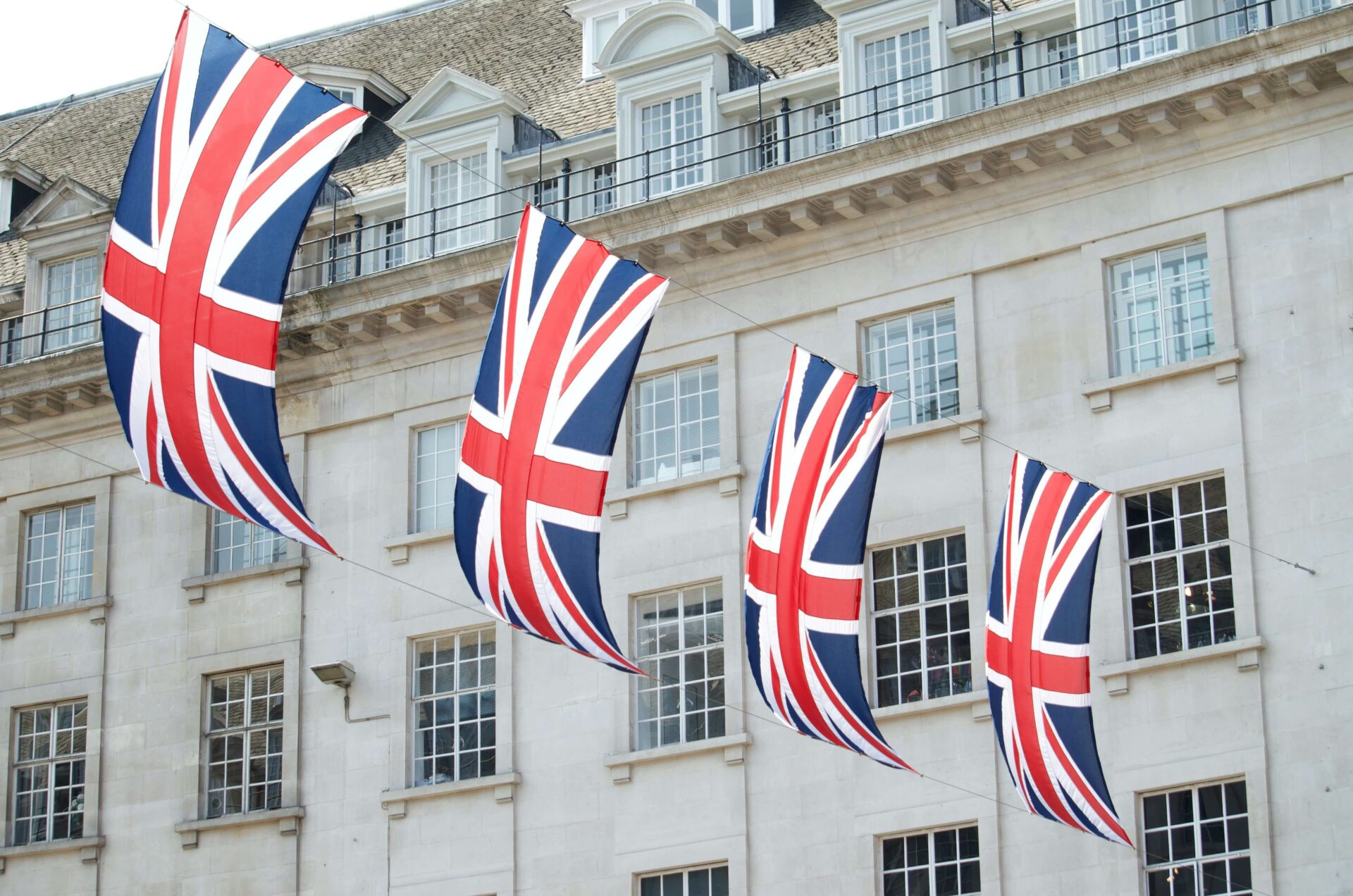How to enroll in a university in the United Kingdom?